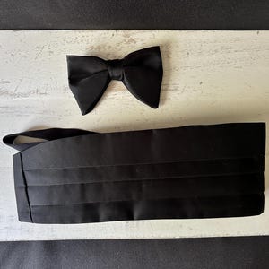 Vintage formele set met buikband en vlinderstrik uit de jaren 70 van UGO VALLINI