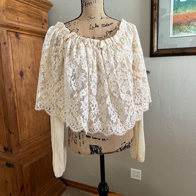 FITTED OFF THE SHOULDER SHEER LACE main image 1