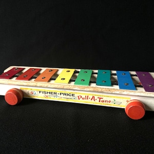 Vintage 1960&#39;s Fisher Price Pull A Tune Rolling Xylophone Noise Maker Toy!