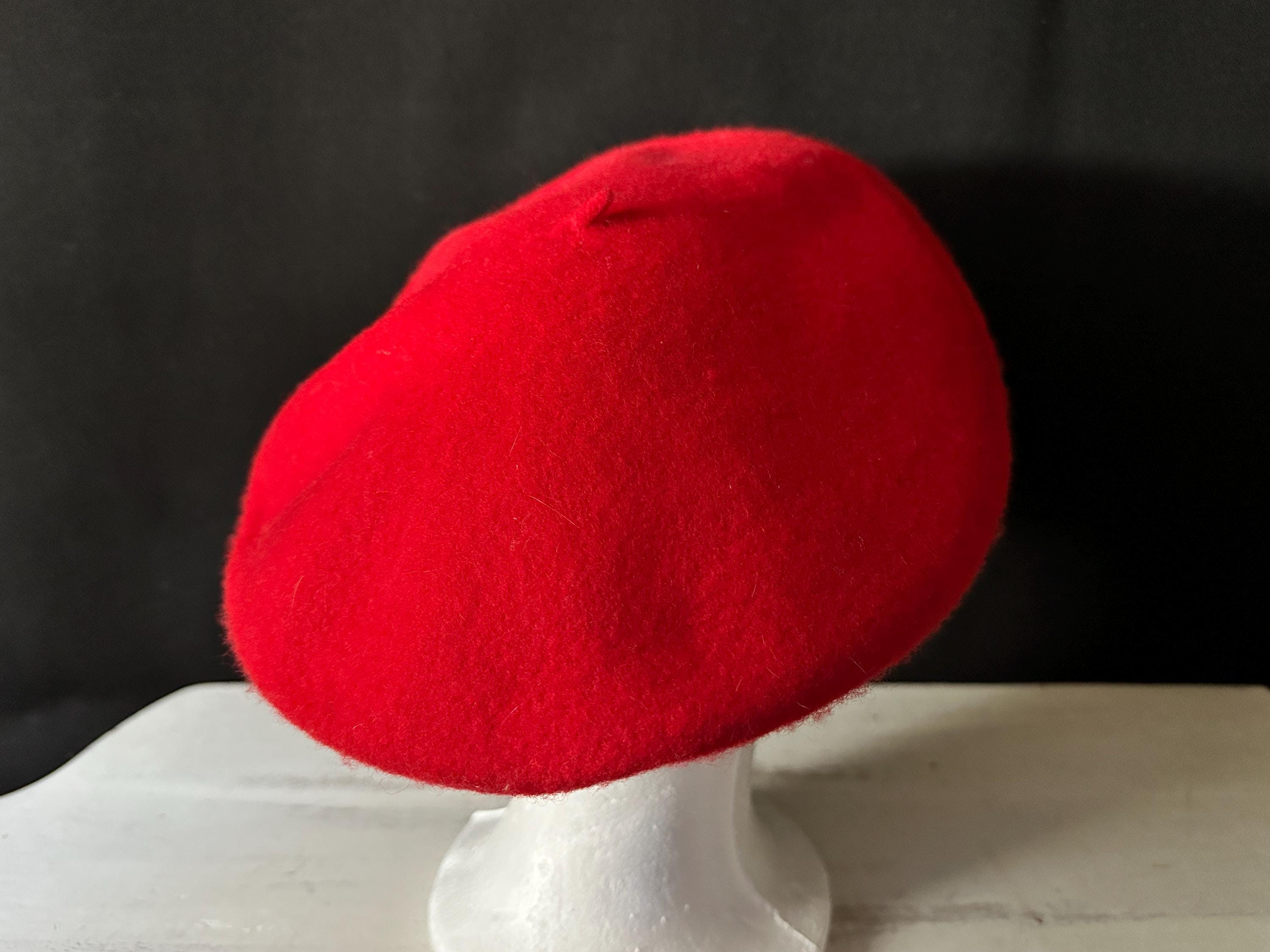 Vintage Elegant French Arlin Fifth Avenue Beret Buy 1980s Vintage ARLIN FIFTH AVENUE 100% Wool Beret Hats  main image 3