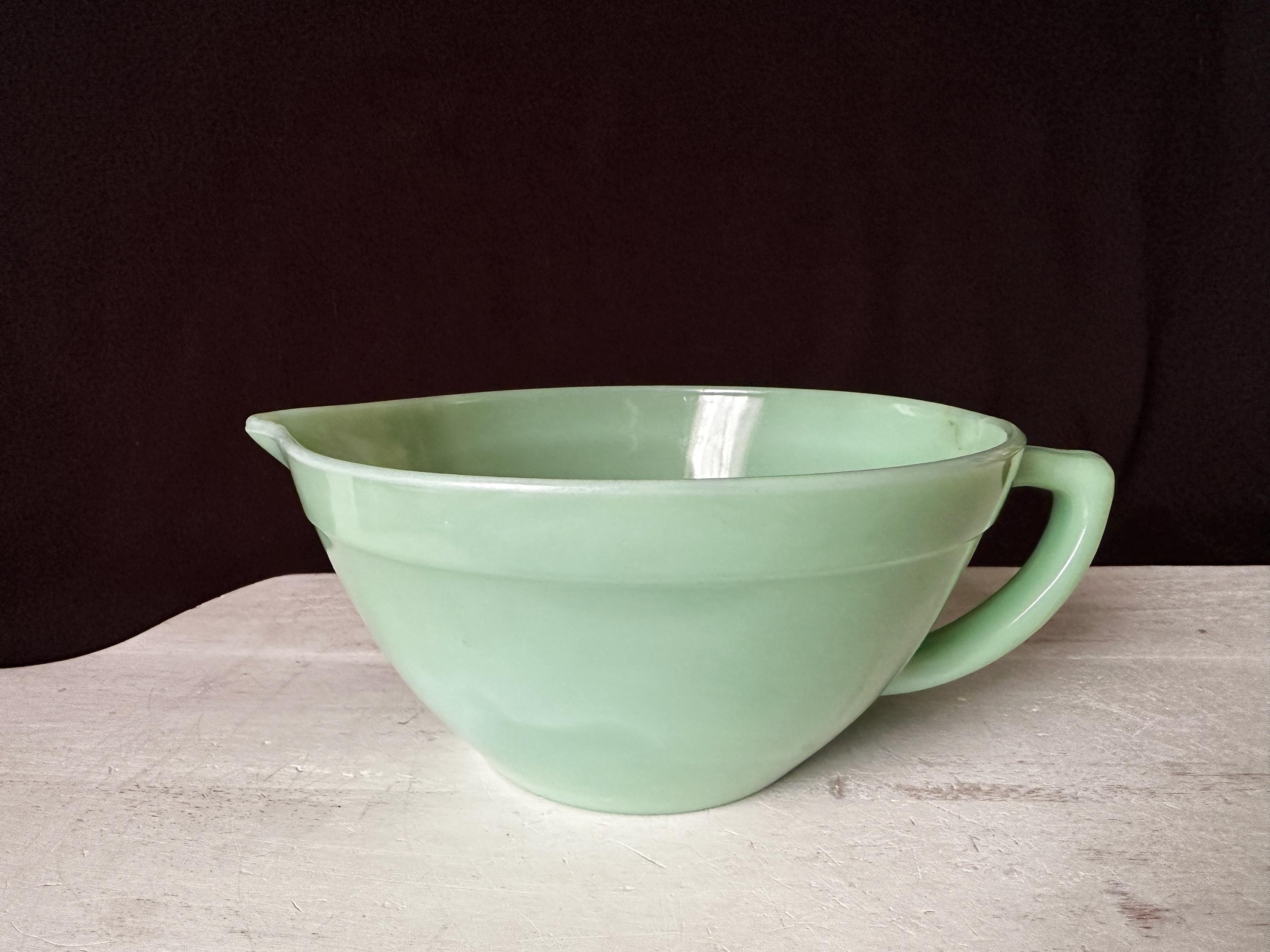 Vintage Jadeite Green Fire-king Batter Bowl With Pour Spout