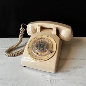 Vintage Western Electric Rotary Desk Phone – Beige/Tan