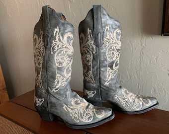 CORRAL STIVALI WESTERN ricamati con design a scorrimento da donna - Punta tagliata, taglia 6,5 M