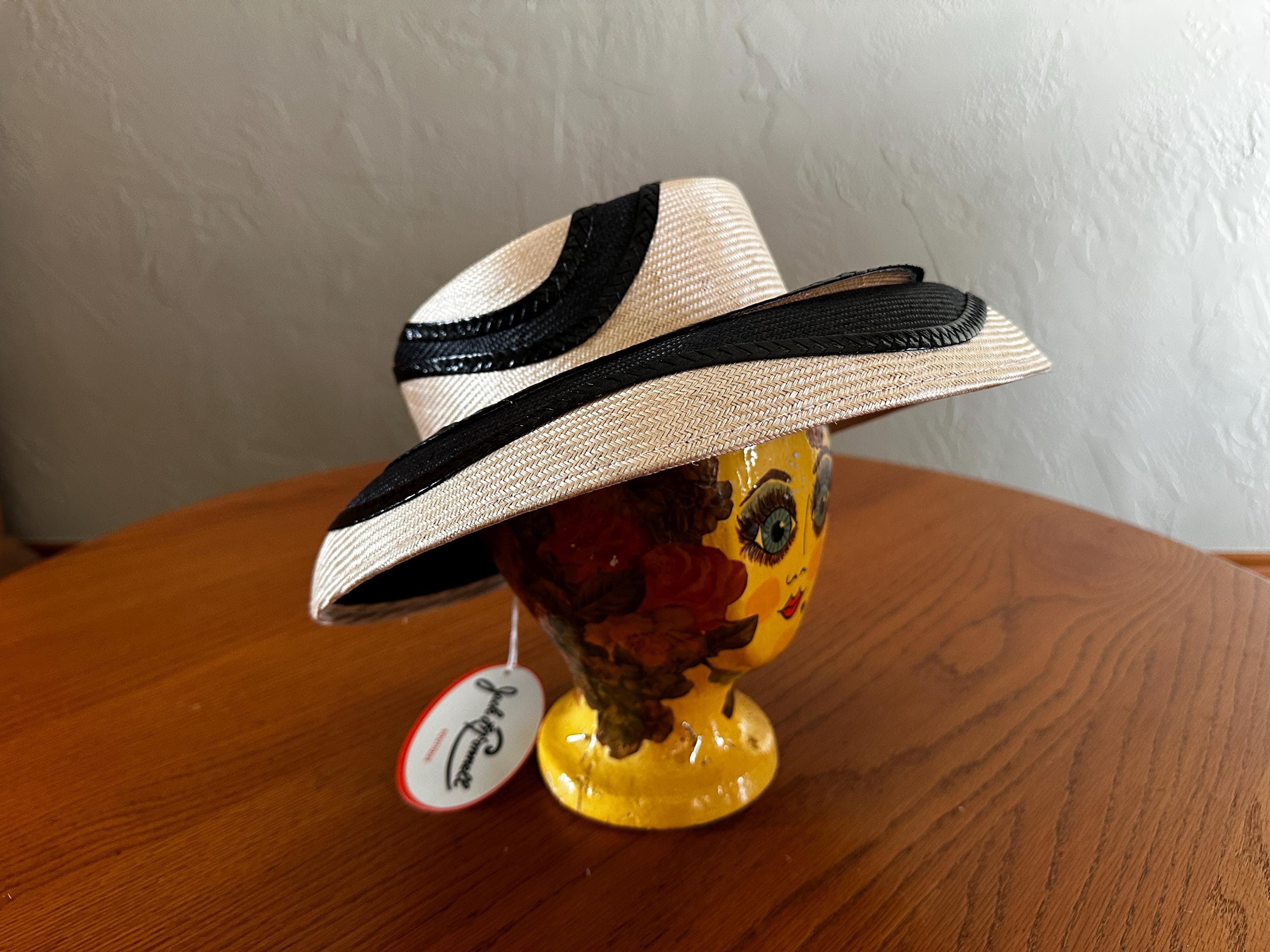 JACK Mcconnell New York BOUTIQUE Ladies display picture 1