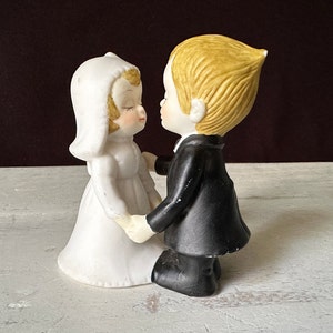 Vintage 1970er Jahre LEFTON CHINA Bisque Finish Sehr Junge Braut und Bräutigam Hochzeit Figur