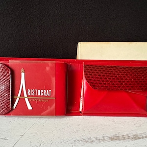 Cartera de cuero rojo Multi-Vue para mujer ARISTOCRAT FIFTH AVENUE vintage de los años 60.