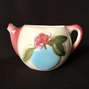 Söt, liten väggficka för tekanna från SHAWNEE POTTERY COMPANY 1930-50-talen