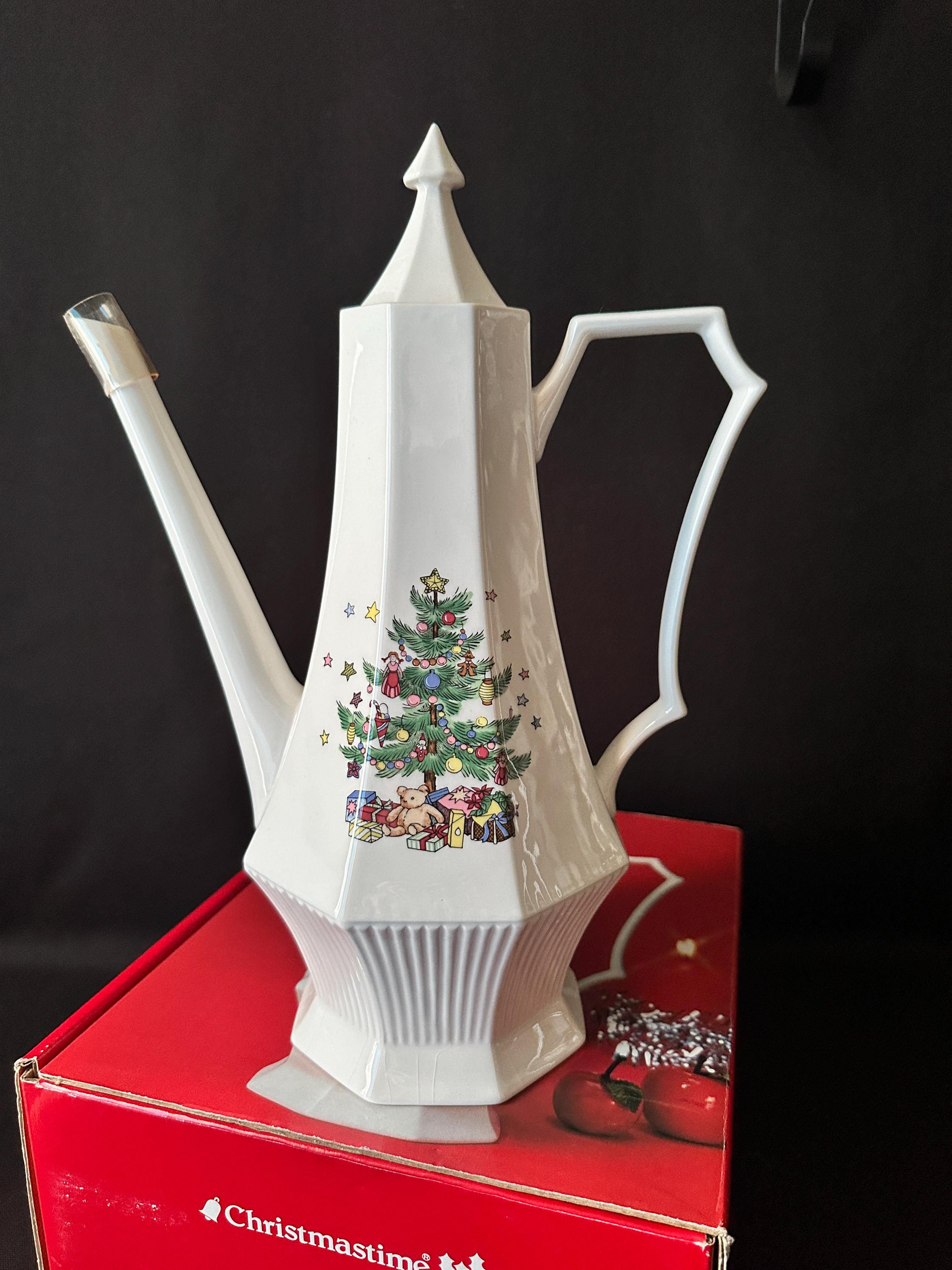クリスマス　ポット&カップ NIKKO Classic “christmastime” 6-cup Coffee Pot With Lid - New Old