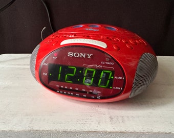 Rise And Shine avec la radio/lecteur CD/réveil The DREAM MACHINE de Sony - Rouge rétro brillant et éclatant