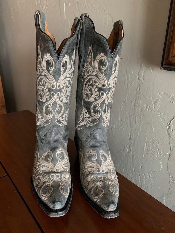 Corral women's clearance snip toe boots