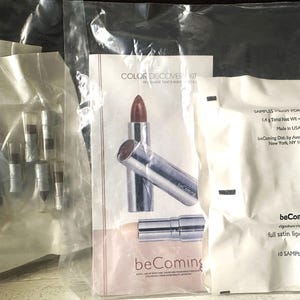 Muestras de lápiz labial AVON "Brilliant Moisture" (2 paquetes, se venden por separado)