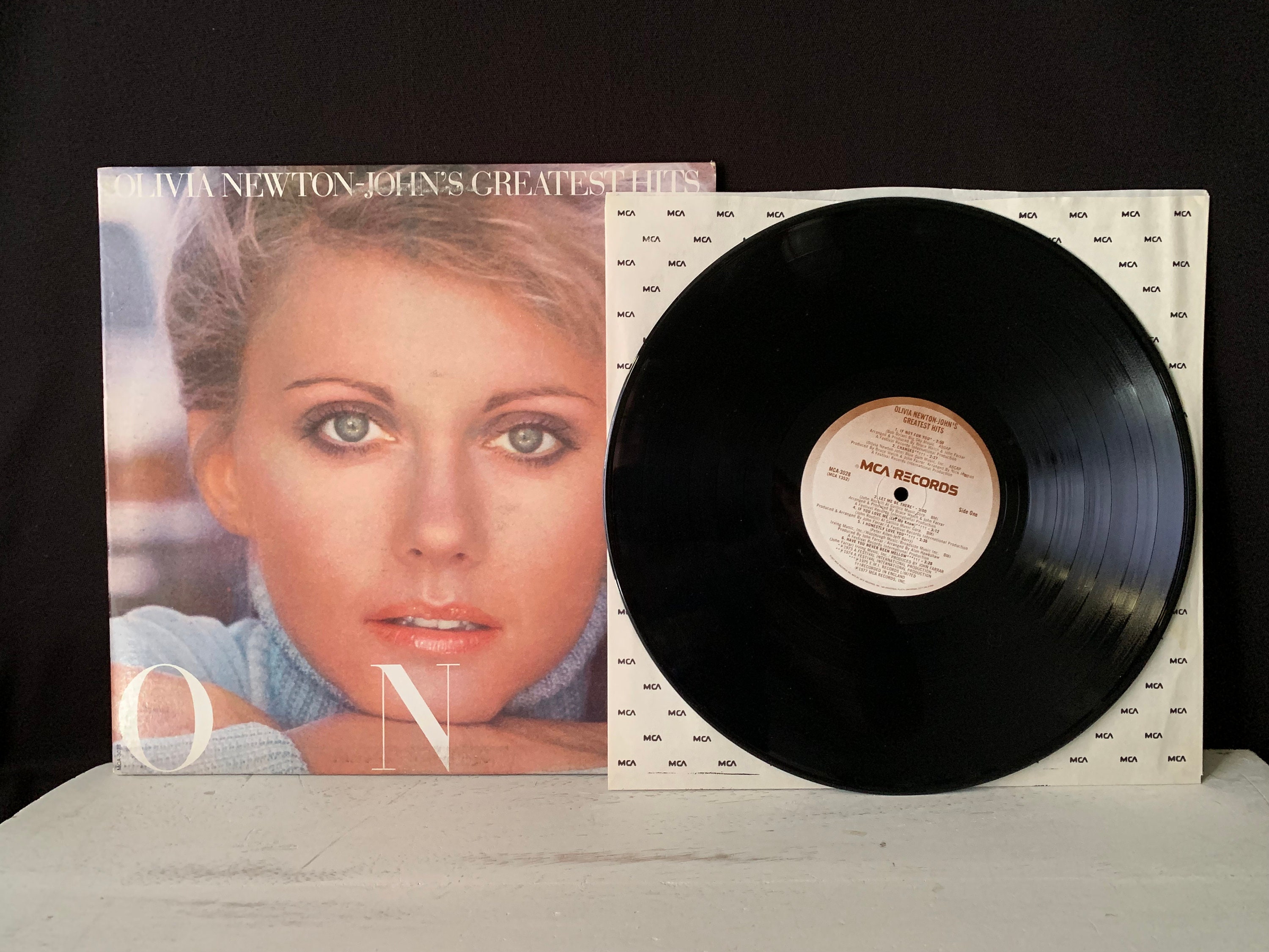 Vintage OLIVIA NEWTON John's “greatest Hits” Album With Gatefold