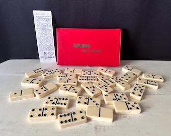 Juego de dominó doble seis vintage de CARDINAL en estuche de vinilo rojo con cierre a presión.