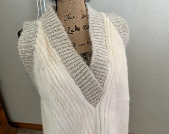 Vernieuwd, zeer uniek authentiek jaren 80 wit nerts mouwloos vest met sportieve V-hals