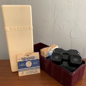 Vintage 1950s Sawyer&#39;s View-Master Bakelite Model C. Original Bakelite Reel Storage Case and 17 Reels.
