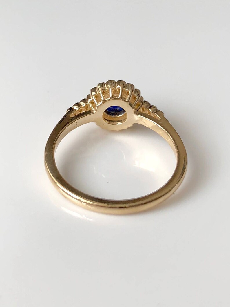 Blue Sapphire Engagement Ring, yellow Gold, Halo, Unique, white sapphire, Vintage Inspired, Dainty, flower, September Birthstone Bild 3