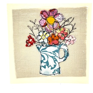 Bloemen in een kruik kaart, handgemaakte kaart VK, Moederdagkaart, originele machine geborduurde wenskaart, kaart textielkunst