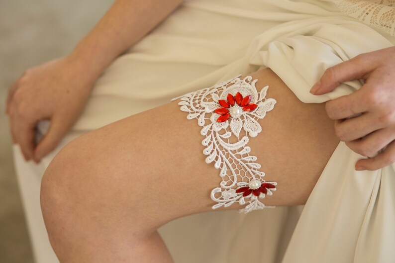 Rustic wedding garter Bridal garter belt White Lace wedding garter Garter for wedding red Wedding garter belt Garter for bride