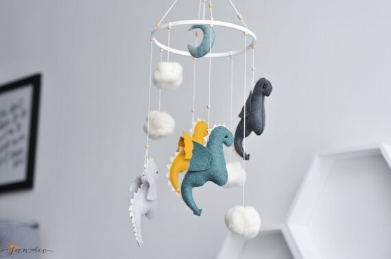 baby mobile age