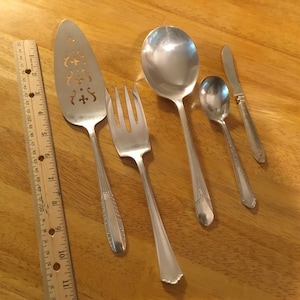 Set #3 five piece silver plate serving pieces cake server meat fork large spoon butter knife accent spoon kitchen dining flat wear