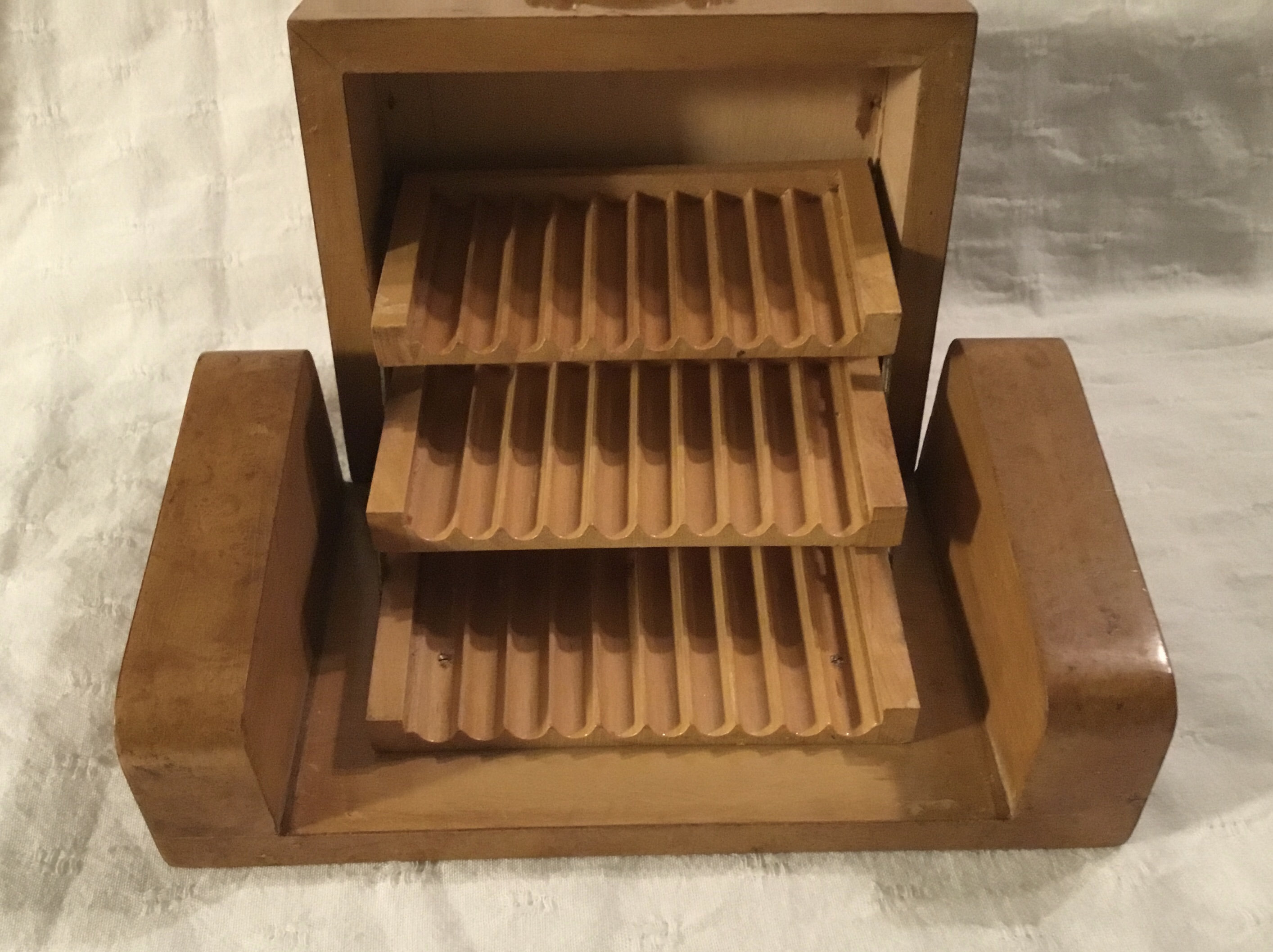 Applicazione Argento 1940’s cigarette box burled wood silver windmill  sailboat framed glass tobacciana movie prop