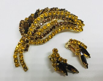 1960s bronze copper pin brooch clip on earring rhinestone Goldtone costume  jewelry set