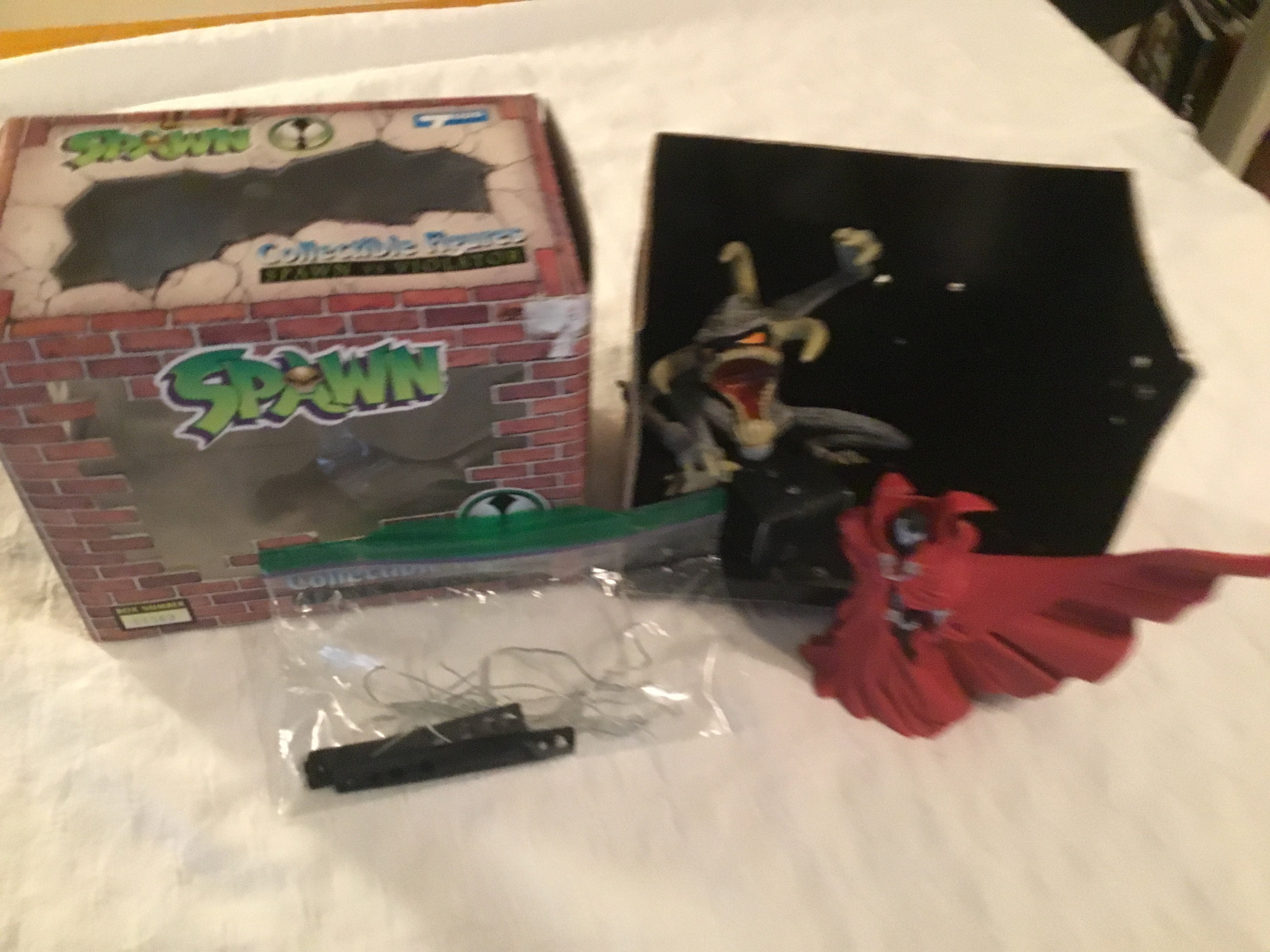 Spawn vs Violator フィギュア　未開封 Spawn ~ 9-INCH VIOLATOR (MEGA FIG SERIES) ACTION FIGURE