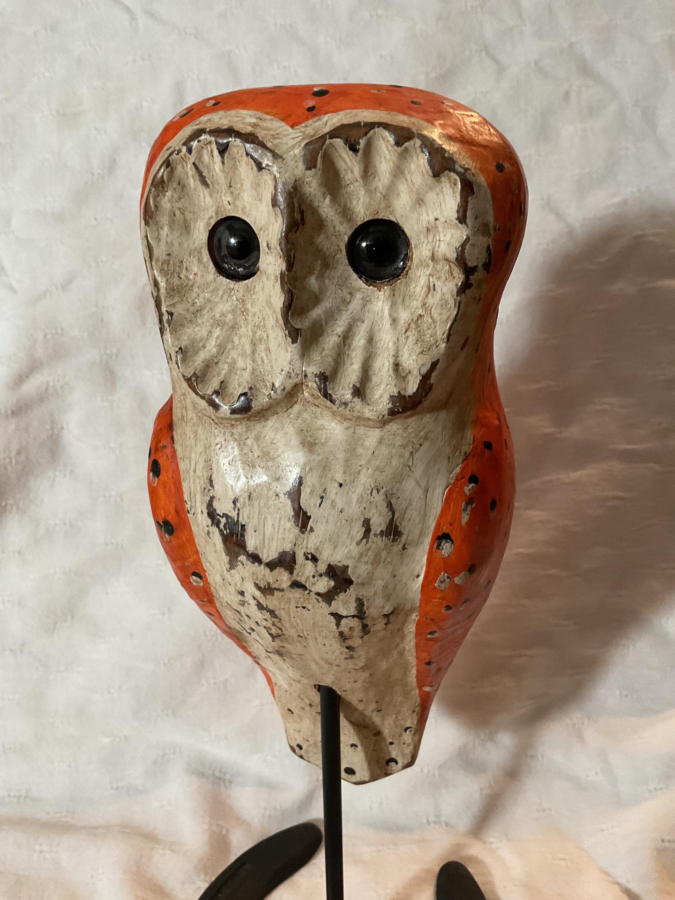 BBD wood barn owl American folk art iron horse shoe base