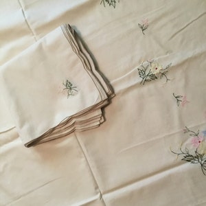 1960 cotton tablecloth 12 napkins embroidered floral banquet buffet wedding shower all occasion linen kitchen dining new unused