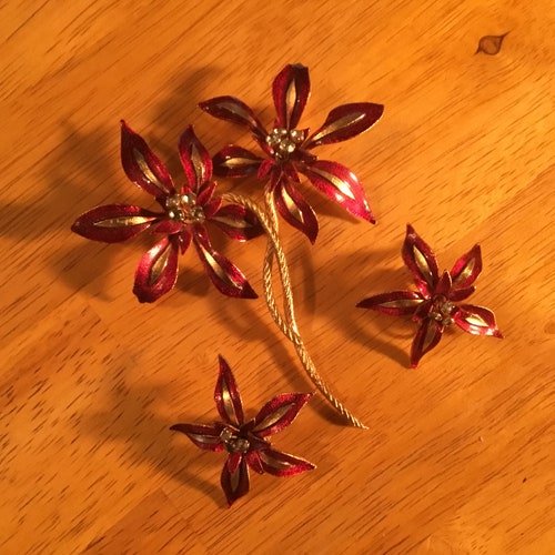 Vintage Vendome Christmas red enamel rhinestone poinsettia large pin brooch matching clip on earrings good shops quality set costume jewelry