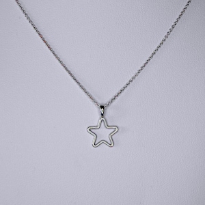 Necklace with star in white gold
