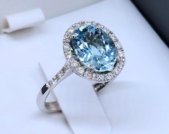 White gold ring, with 8x10 mm aquamarine from 2.50 Ct and 20 diamonds 0.20 Ct. , color G, purity SI