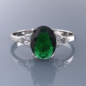Weißgoldring mit Smaragd und natürlichen Diamanten