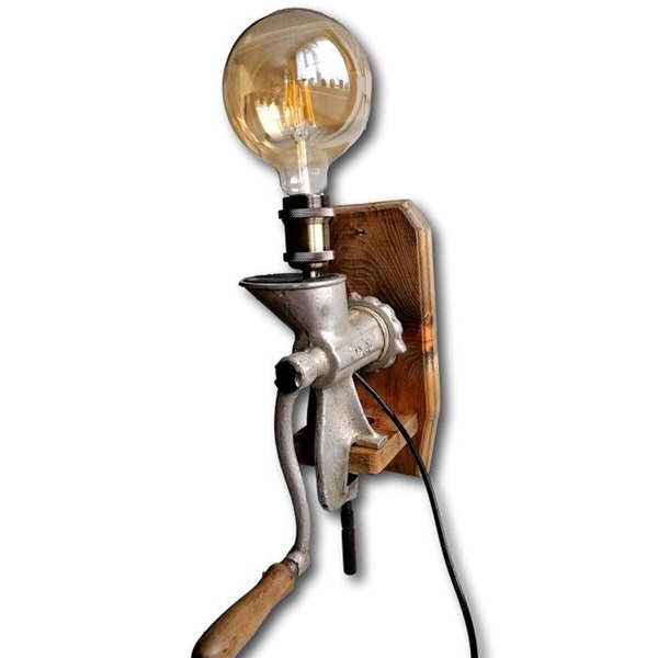 Wandlampe Fleischwolf mit Schalter / Fleischmühle / Lampe / Altholz / Guss/ Vintage 47x 13,5cm