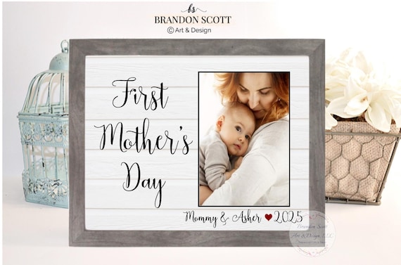 HEYINSHEN First Mother's Day Picture Frame – Engraved Wood 4x6 Photo Frame For New Moms