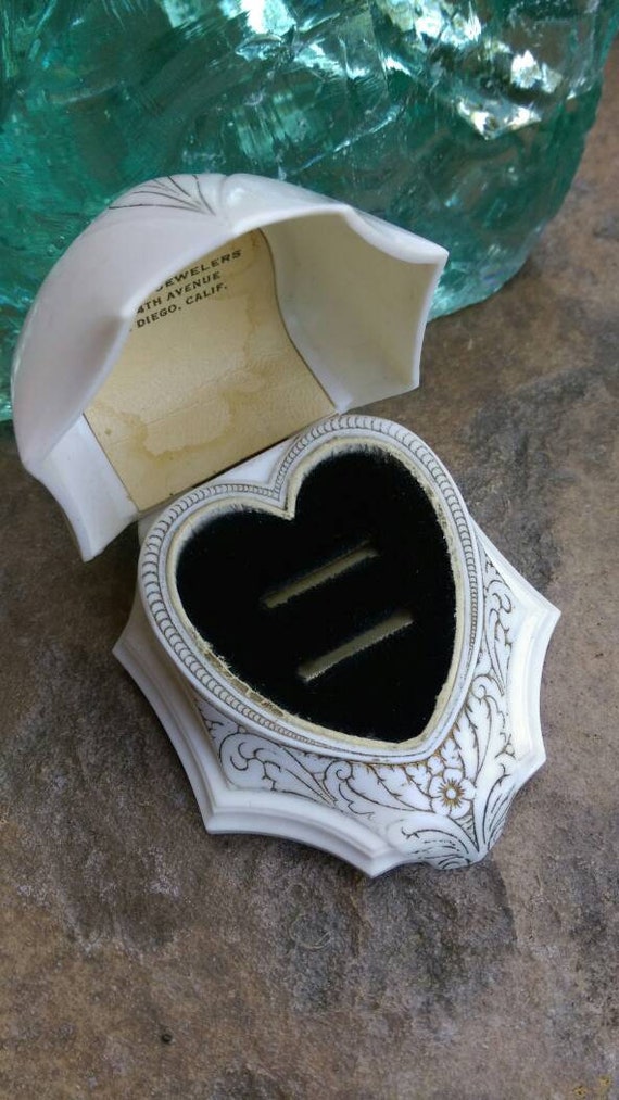 Art Deco Heart shaped ring box, Warner heart ring