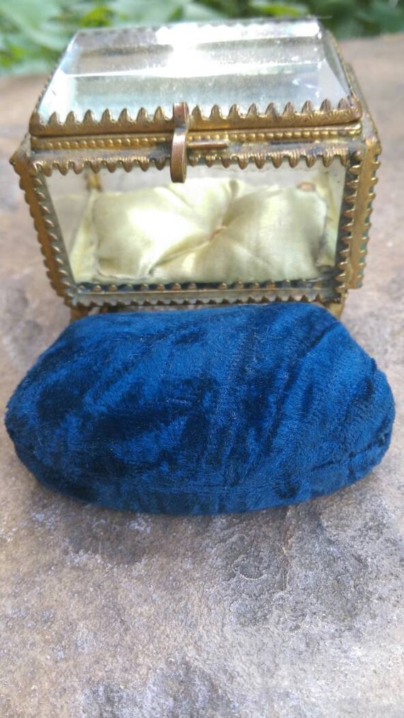 Antique blue velvet ring box, antique ring box, pr