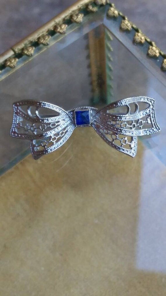 Lovely 10k White gold Bow pin, 10k Filigree bow p… - image 6