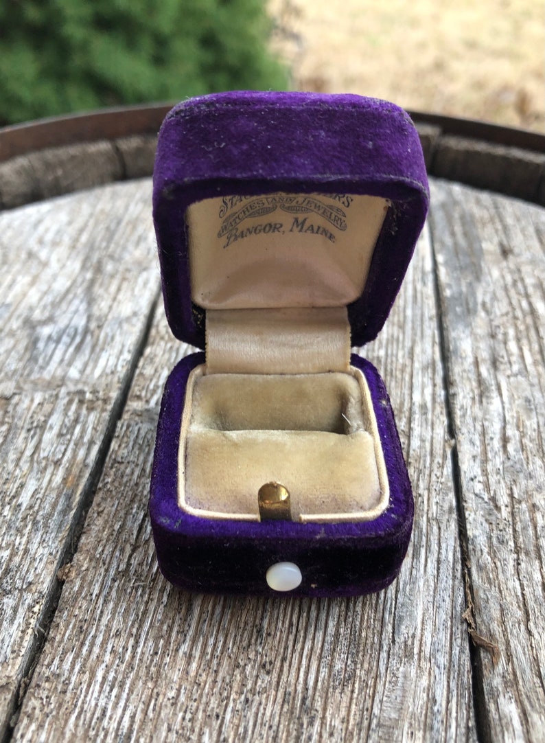 vintage ring case