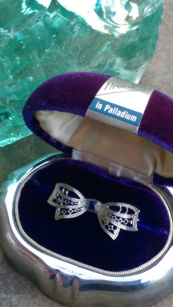 Lovely 10k White gold Bow pin, 10k Filigree bow p… - image 9