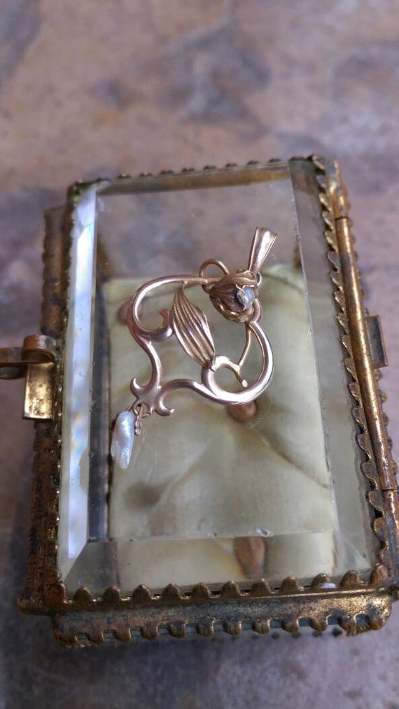 10k Art Nouveau pearl pendant, art nouveau lavalie