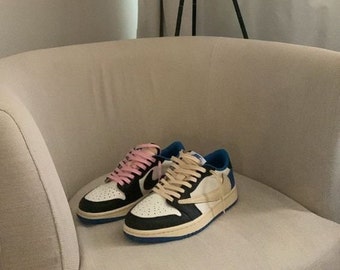 Travis.scott xJordan 1 Low OG Blanc Bleu DM7866-140 À vendre - Baskets pour hommes, baskets pour femmes, meilleur cadeau - BUNNY20