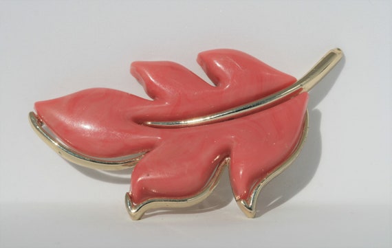 Sarah Coventry Pink Lucite Leaf Brooch - image 2