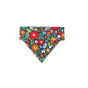 Small Floral Print Dog Bandana Over the Collar Dog Bandana Flower Power Pet Scarf Cute Pet Accessories Retro Floral Bandana for Cats