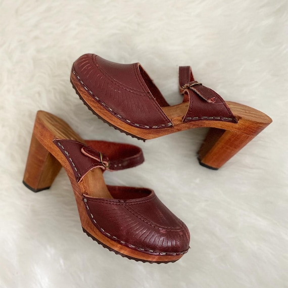 1960s/1970s Brown Leather Clogs with Buckle Detail