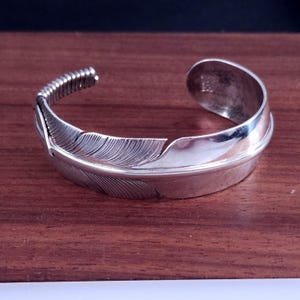Vintage Navajo Sterling Silver Feather Cuff Bracelet - 31.7 Grams - Excellent Condition - Running Bear