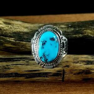Size 6 - Vintage Navajo Sterling Silver  and Kingman Turquoise Ring - Very Good Condition - 6.9 grams