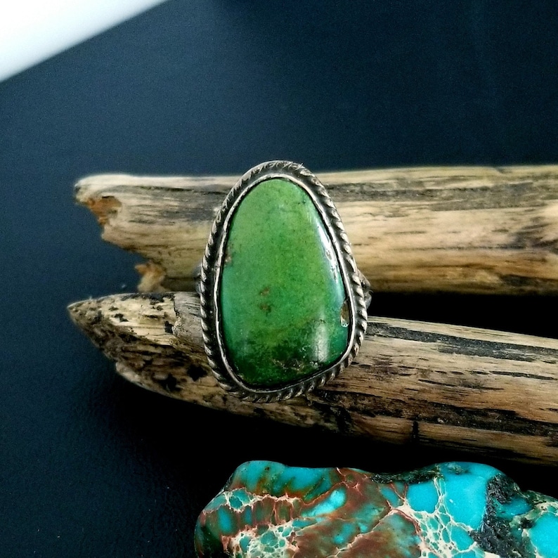 Size 5-1/2 - Vintage Navajo Sterling Silver with Kings Manassa Turquoise Ring - Very Good Vintage Condition - 7.8 grams bild 1
