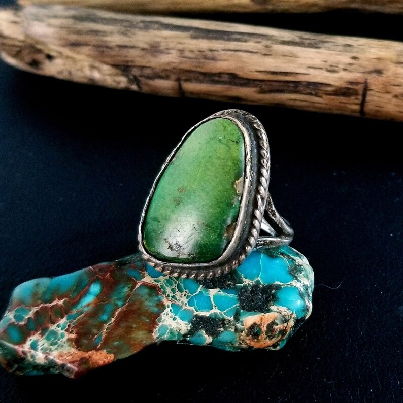 Size 5-1/2 - Vintage Navajo Sterling Silver with Kings Manassa Turquoise Ring - Very Good Vintage Condition - 7.8 grams bild 3