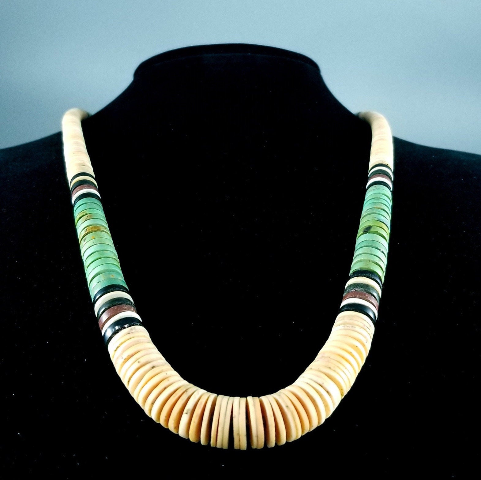 Collier Heishi en argent sterling avec turquoise de 5 brins en forme de coquille